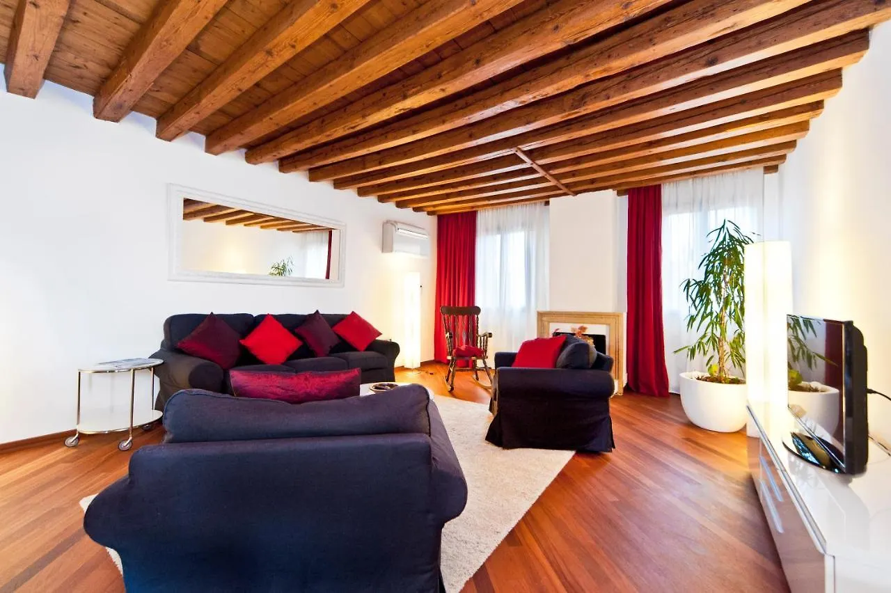 Elegant Terrace Apartment Near Piazza San Marco Last Floor No Lift Venedik