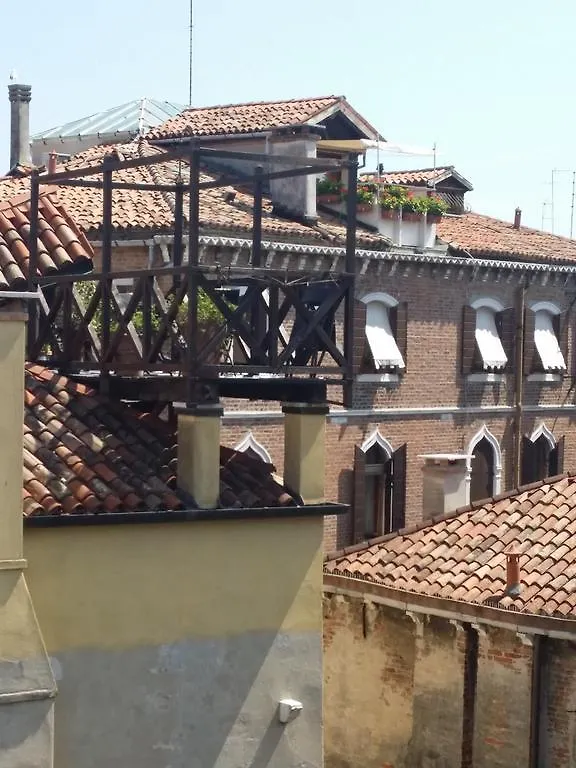 Elegant Terrace Apartment Near Piazza San Marco Last Floor No Lift Venedik
