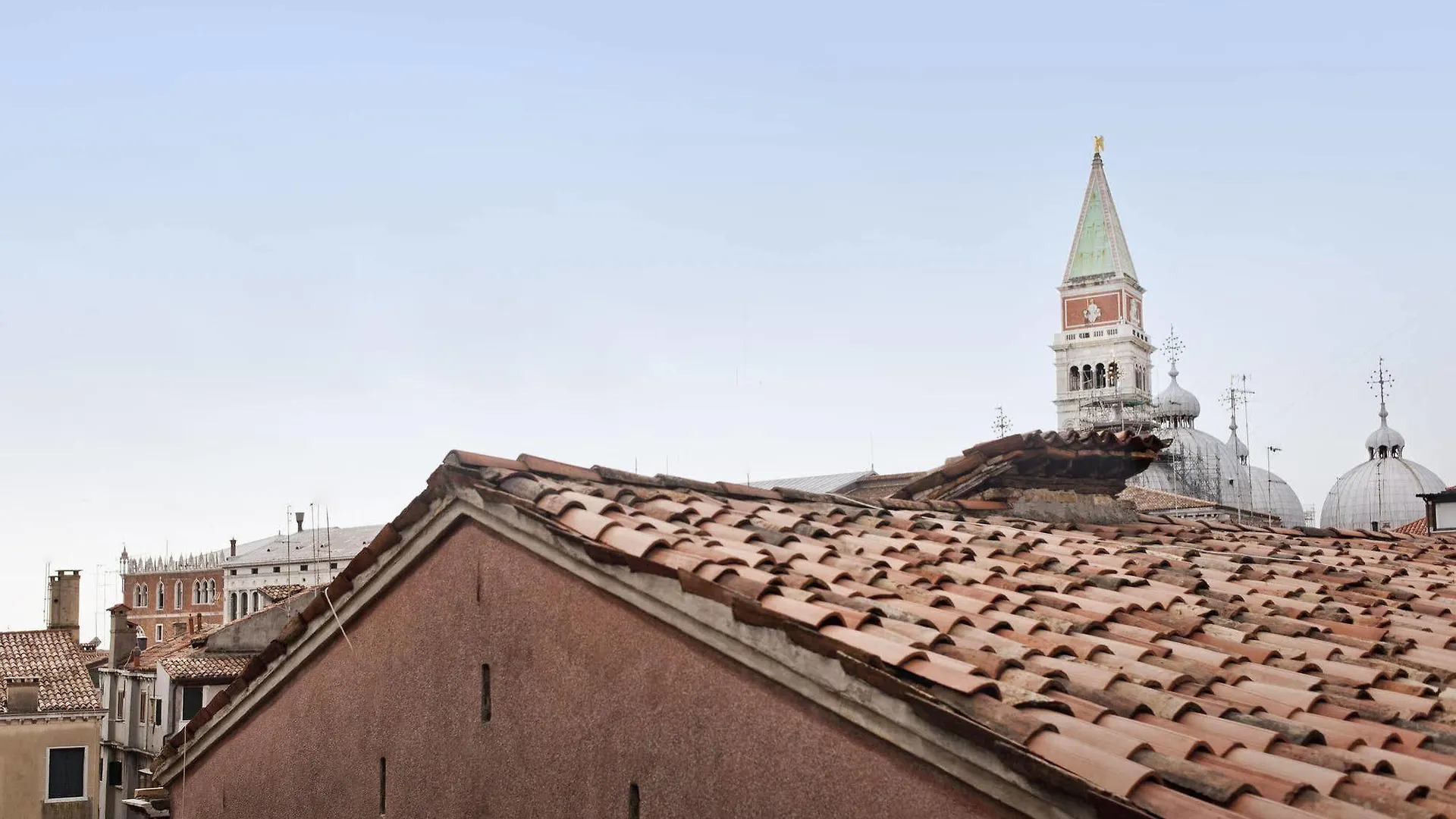 Elegant Terrace Apartment Near Piazza San Marco Last Floor No Lift Venedik