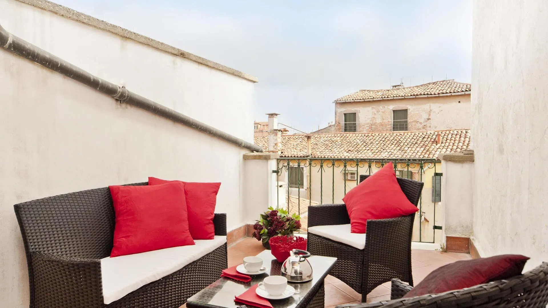 Elegant Terrace Apartment Near Piazza San Marco Last Floor No Lift Venedik