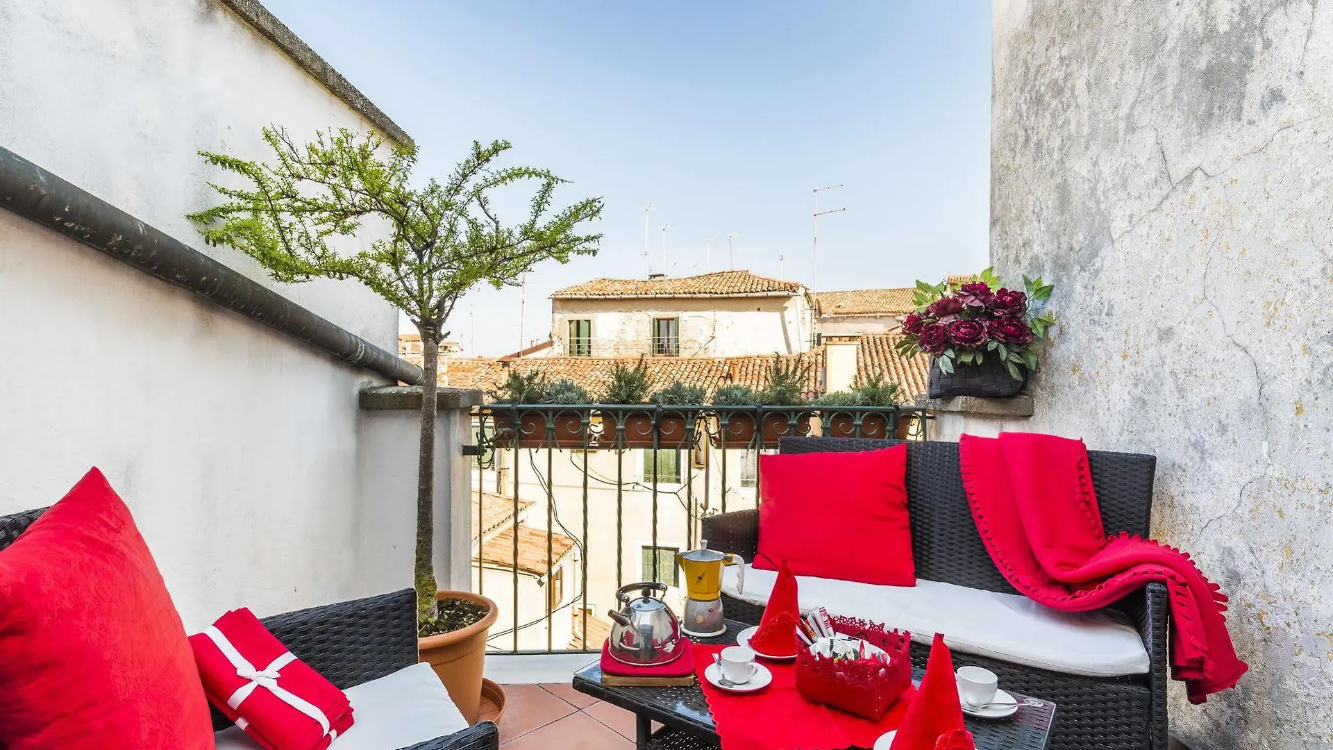 Elegant Terrace Apartment Near Piazza San Marco Last Floor No Lift Venedik