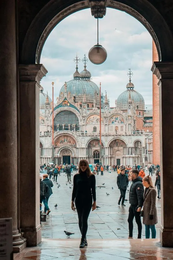 Elegant Terrace Apartment Near Piazza San Marco Last Floor No Lift Venedik