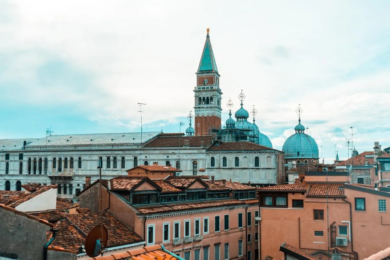 Elegant Terrace Apartment Near Piazza San Marco Last Floor No Lift Venedik